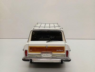AUTOart Millennium 1/18 scale Jeep Grand Wagoner vehicle 74001
