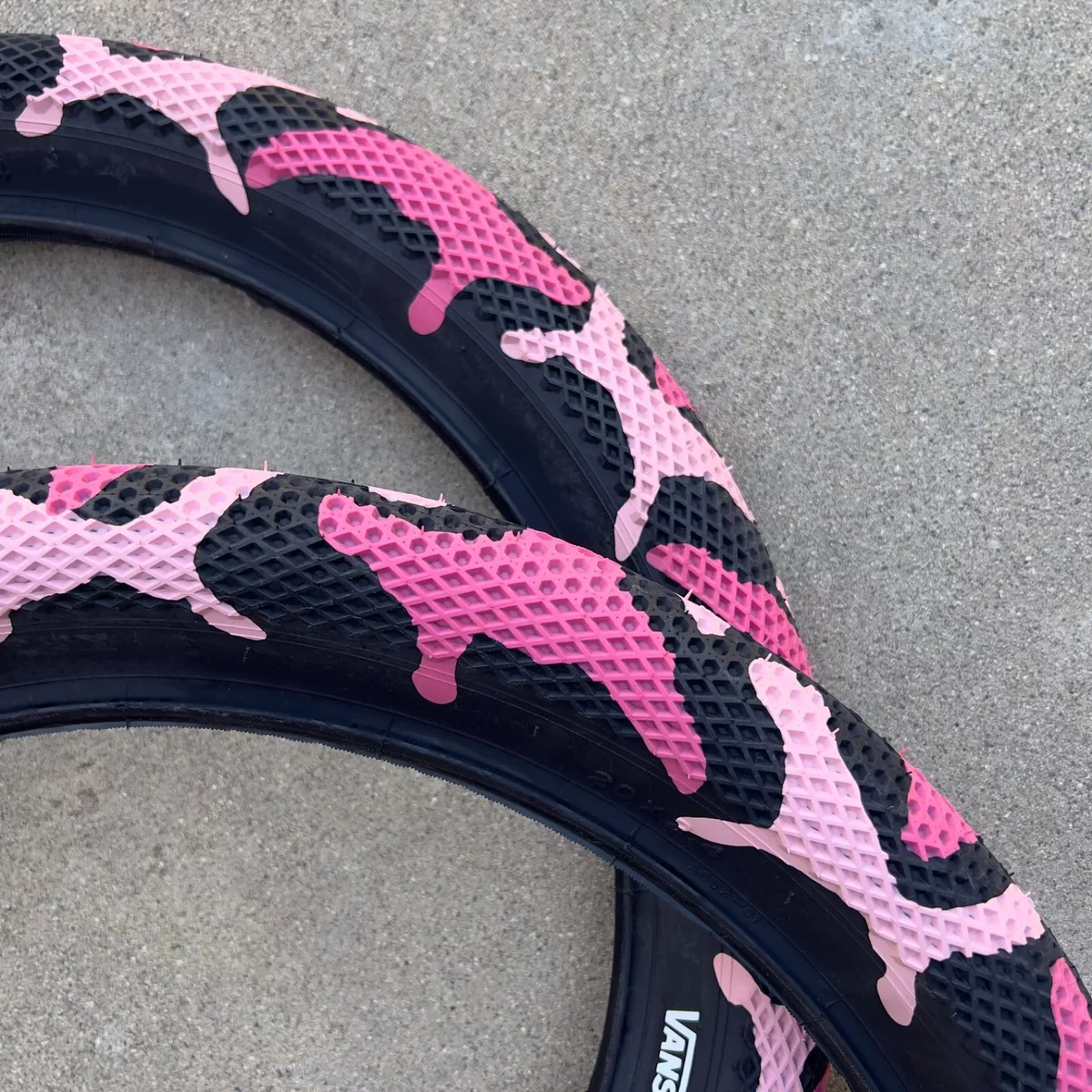 Bmx bike best sale with camo tires