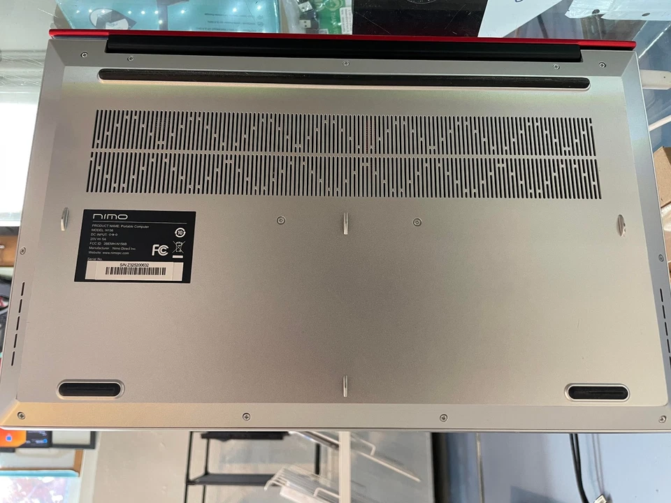 Nimo N156 Cargado casi como nuevo: 12º i5, SSD 2TB, 64GB RAM, instalación W11 limpia Foto 3 de 3