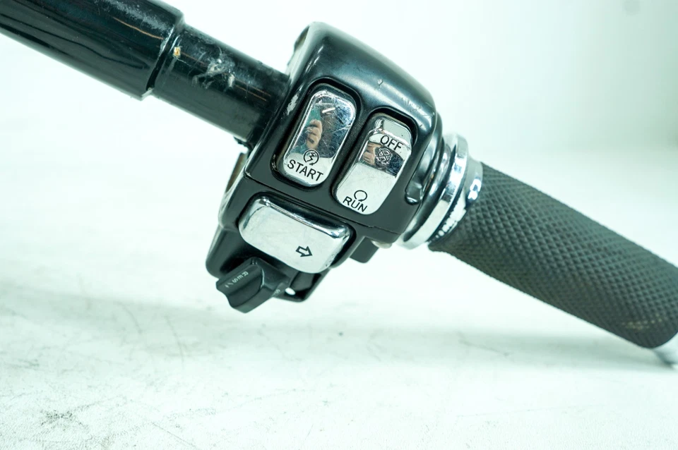 10 оригинальных рулей Harley Road Glide Touring с левыми правыми переключателями управления 1371 - Изображение 3 из 4