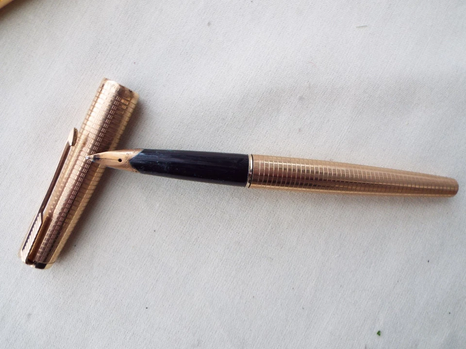 Vintage Parker Gold Plated Fountain Pen with 14Ct Gold Nib - Image 3 of 4
