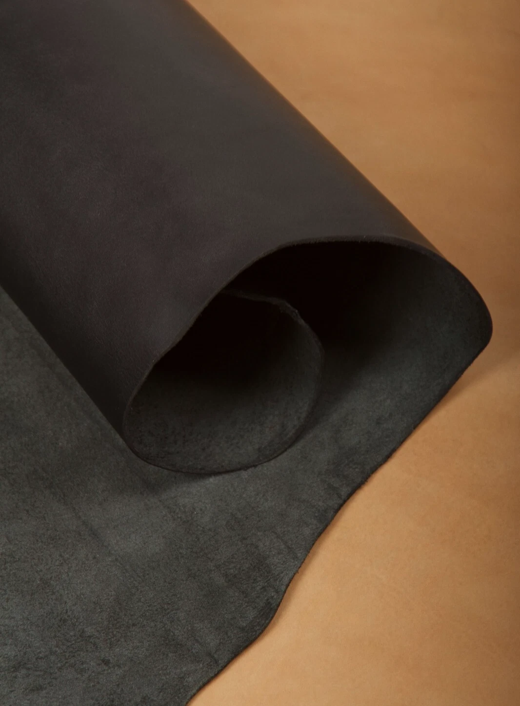 Black Full Grain Leather Hide – 1.8mm (5oz), Vegetable Tanned Tan Leather