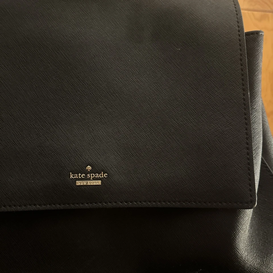 Mochila Kate Spade Neema, negra usada en excelente estado Foto 3 de 4