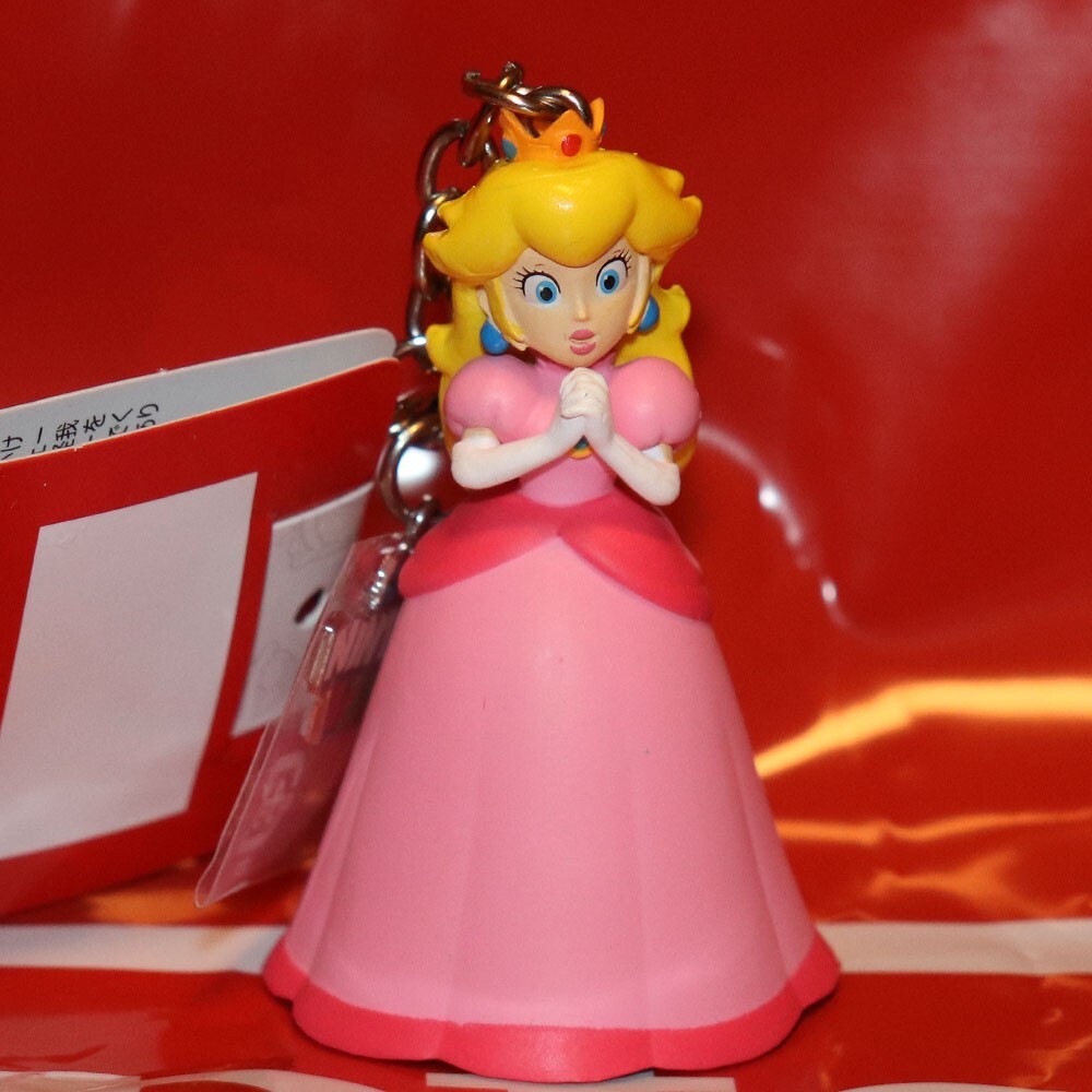 SUPER NINTENDO WORLD Princess Peach Mascot Keychain Figure USJ