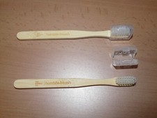 2 x Hand-Zahnbürste von humble brush - Länge 15 cm  - mit Kappe