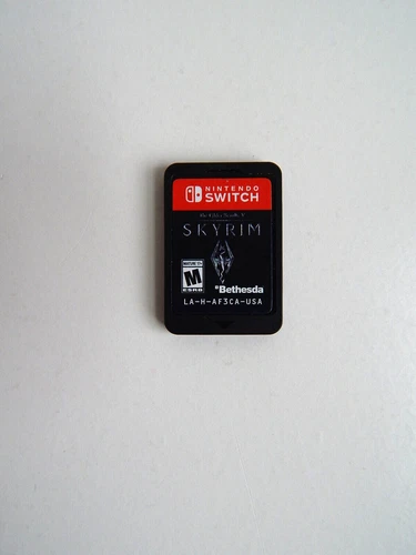 The Elder Scrolls V Skyrim Game Cartridge! Nintendo Switch!