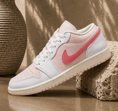 苺⭐︎SALE中① Nike Air Jordan 1 Low SE Strawberry Milkshake IB8156-133 Womens