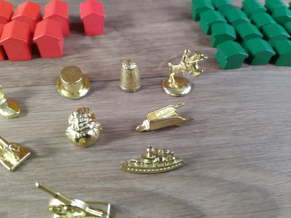 Monopoly Deluxe Edition 1998 Replacement Pieces Wooden Houses & Hotels & Tokens - Image 4 of 4