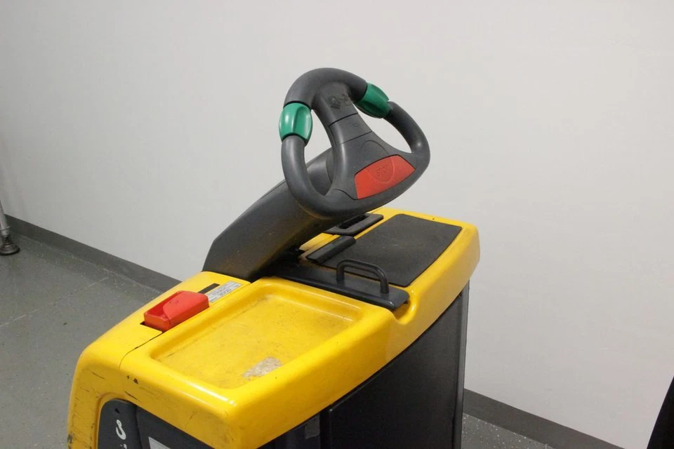 Jungheinrich EZS 330 Elektro-Schlepper bis 3.000kg BJ 2007 30990 h - Bild 3 von 4