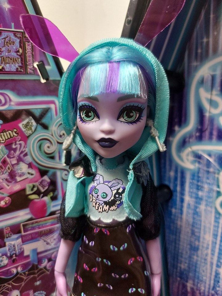 Momster High G3 Twyla Neon Frights Like New Complete EBay momster-high-g3-twyla-neon-frights-like-new-complete-ebay