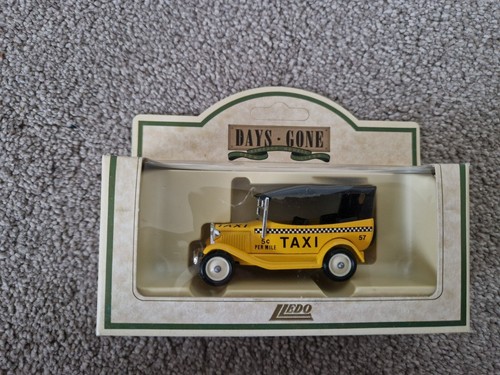 LLEDO DAYS GONE CLASSIC 1934 FORD MODEL A TAXI CAR REF 14001