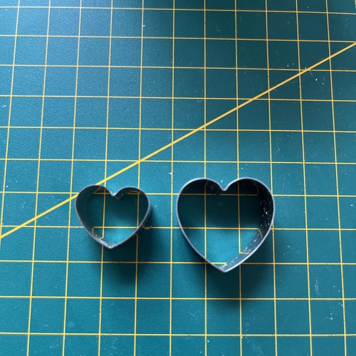 Set of 2 metal heart / eucalyptus cutters - Picture 3 of 3