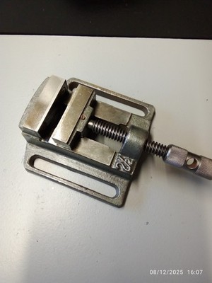 VINTAGE KLEINER MASCHINENSCHRAUBSTOCK. BOHRMASCHINE PRESSE SCHRAUBSTOCK. INGENIEURSCHRAUBSTOCK. 2-1/2'' DV2