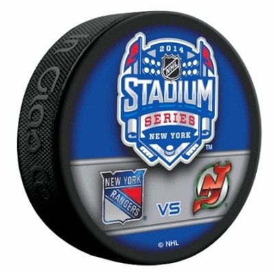 2014 NHL New York Stadium Series Dueling Collectible Hockey Puck -NY Rangers vs