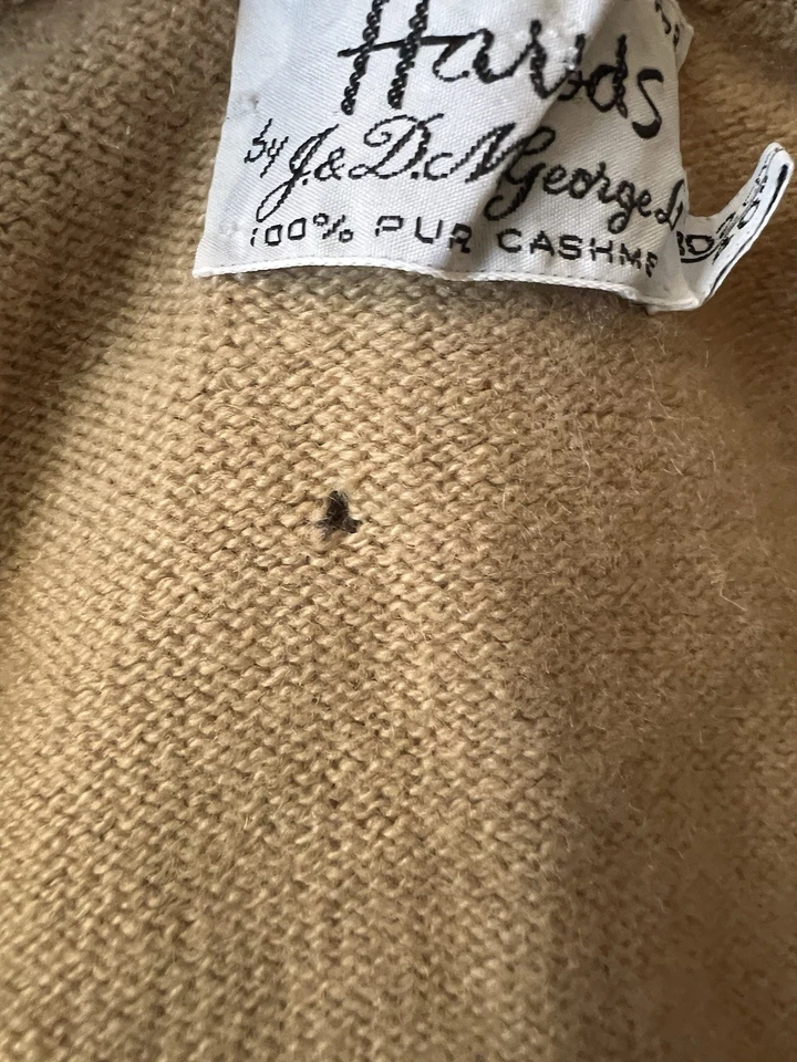 VNTG Cashmere V Neck Sweater Vest Harrods Scotland Small Hole. Large 102cm 40” - Image 3 of 4