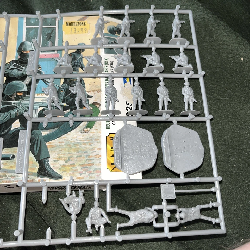 Vintage Revell 02524 German Commando Special Forces KSK 1;72 Plastic Figures NEW - Image 2 of 3