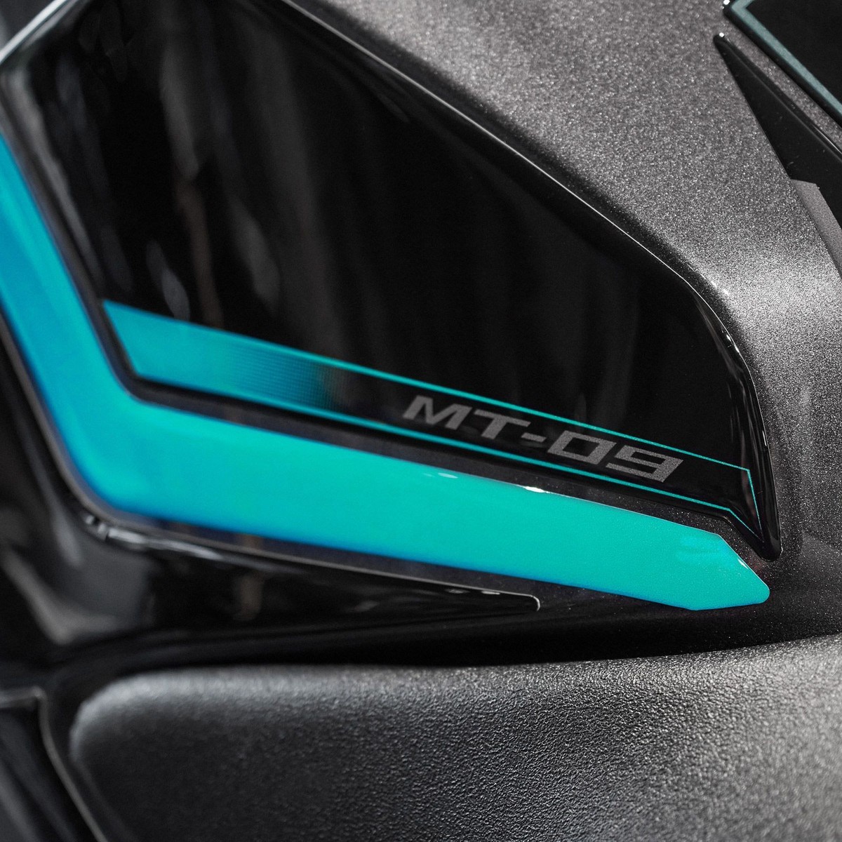 Resin Bike Motorbike 3D Stickers Compatible with Yamaha MT-09 2024 Midnight Cyan. Bike Tank Protector from Impact and Scratches. Sticker 3D Resin Gadget Moto