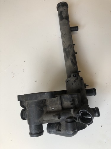 Thermostatgehäuse Kühlmittel Sensor Seat VW Bora Golf 4 IV Leon Skoda 032121111