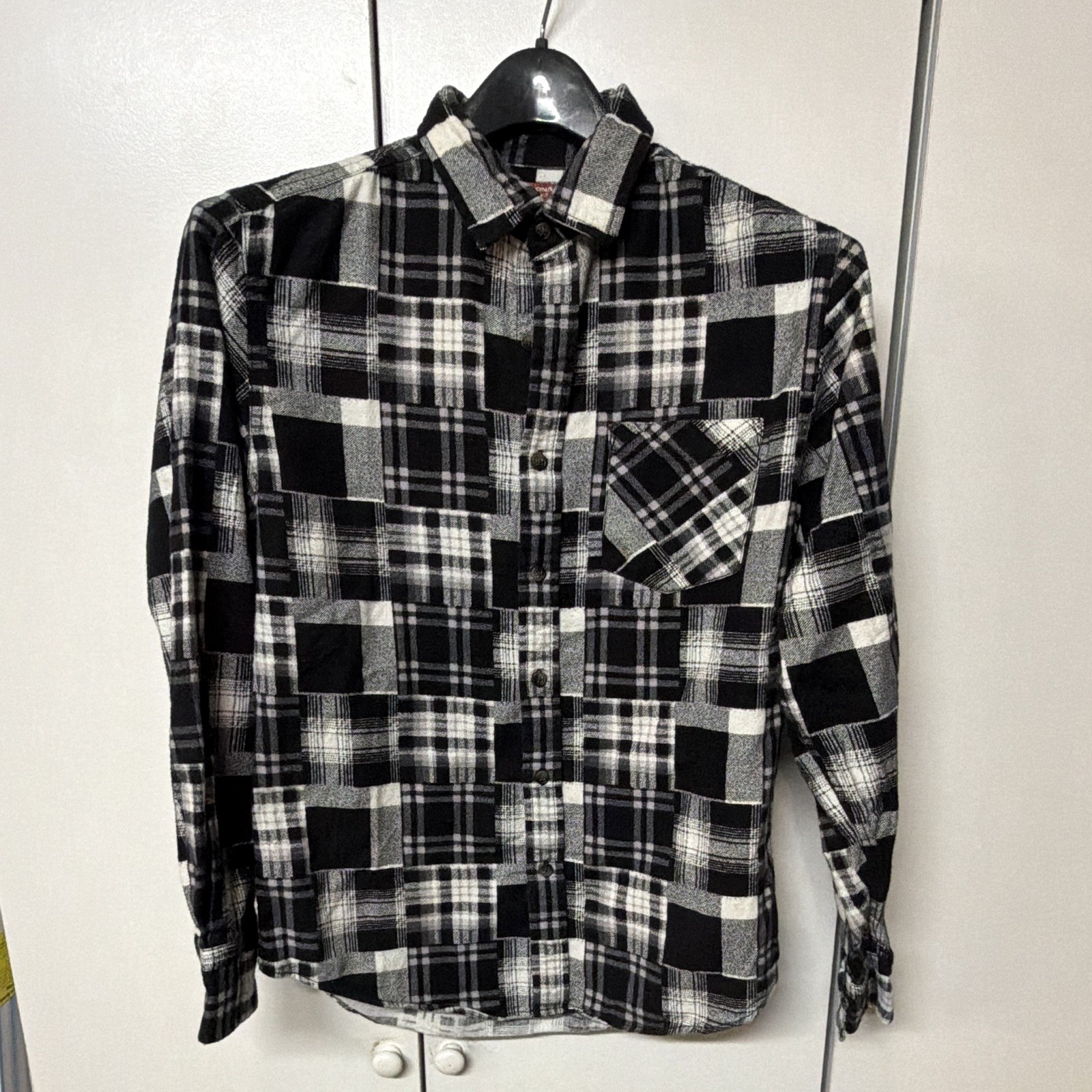 Arizona Jeans Men's Small Black/White Plaid Flannel Long Sleeve Button-Up