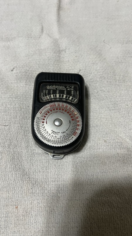 Sekonic Universal Exposure Meter Type L-2. Works. Black Body. Red And Black Dial