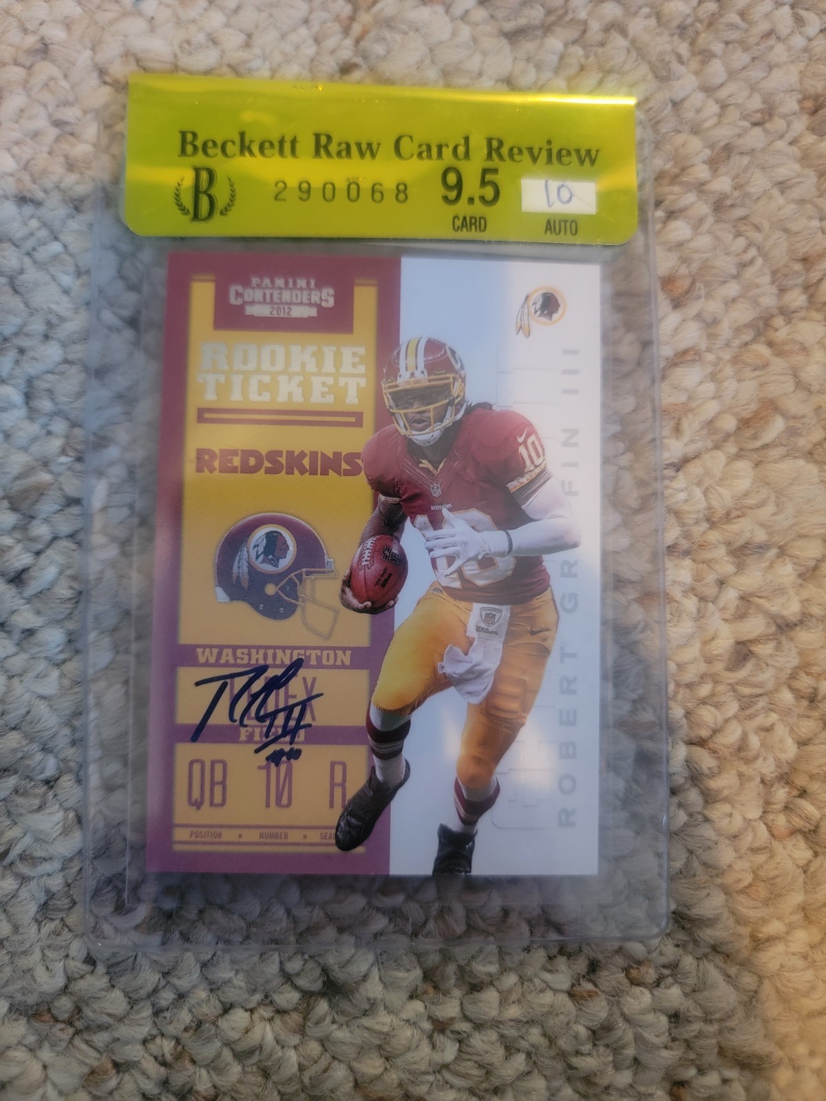 2012 Panini Contenders - Robert Griffin III /238 Auto RC Graded 9.5