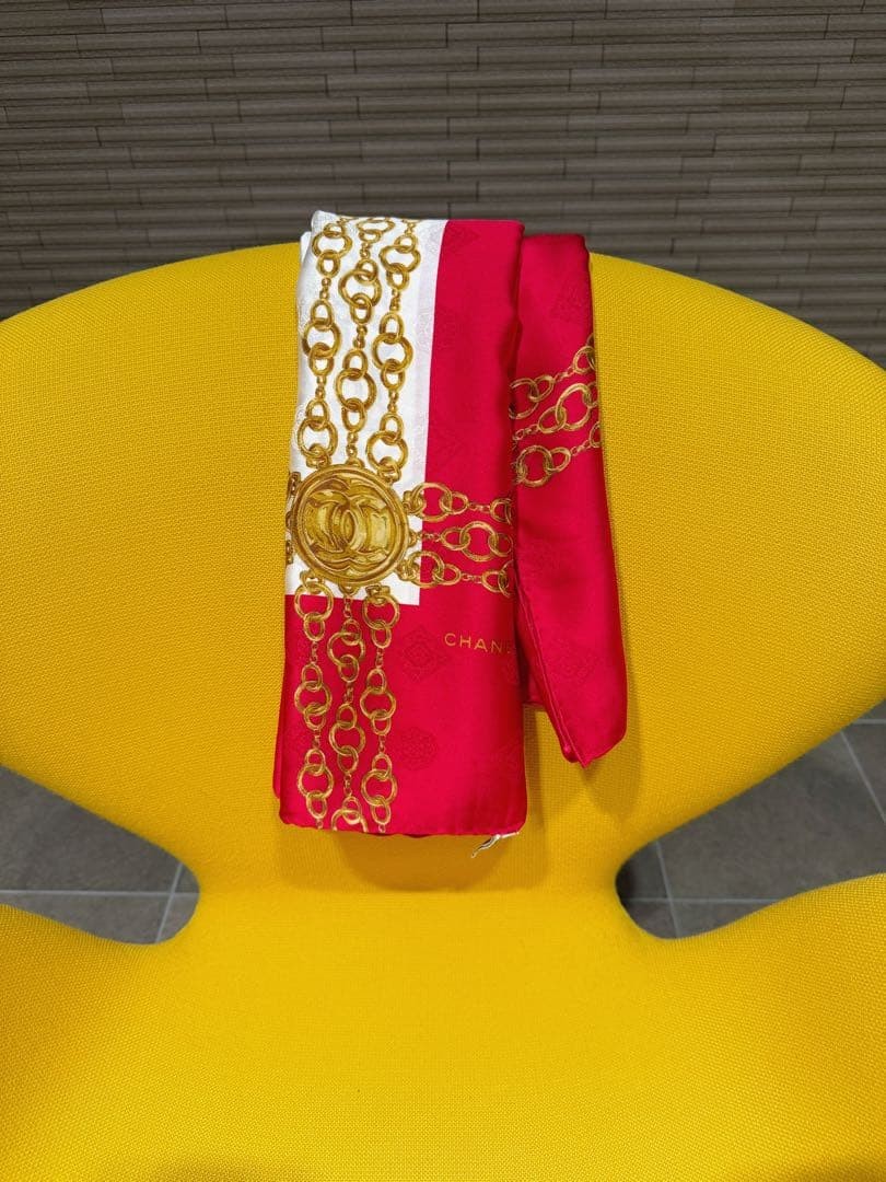 CHANEL 84cm×84cm 赤白ストライプ　金　ボタン　大判スカーフ CHANEL Chain pattern Scarf White Red Gold about 35.43 x 34.25