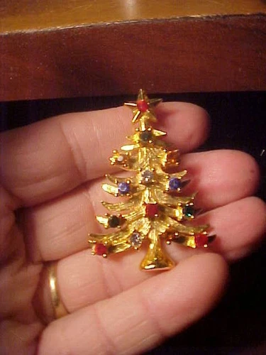 Vintage Eisenberg Ice Gold Tone Colored Rhinestone Christmas Tree Pin Brooch