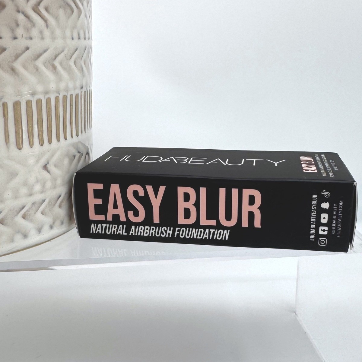 HUDA BEAUTY Easy Blur Natural Airbrush Foundation Vanilla 120B