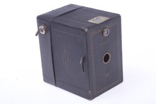   UNBRANDED SNAP 16 BOX CAMERA 3X4CM ON 127 ROLL FILM CARDBOARD MENISCUS LENS