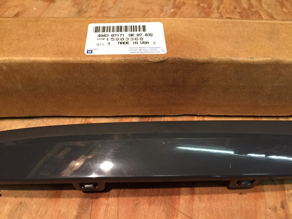 2006 2007 BUICK TERRAZA NOS GM FRONT BUMPER FASCIA TRIM RH 15803368 - Image 2 of 2