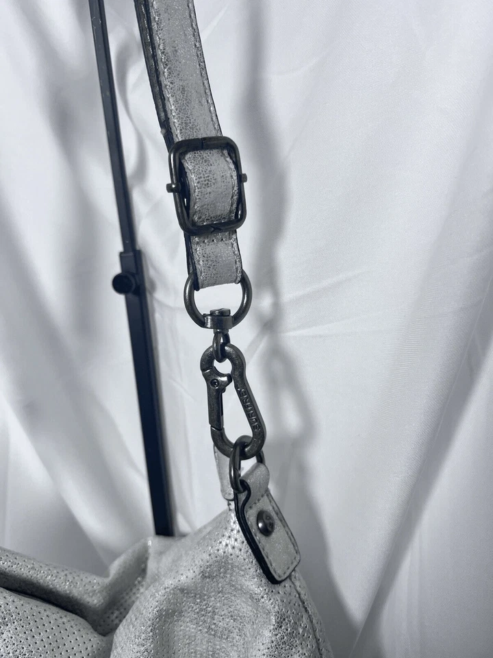 Suri Frey 斜挎包 单肩包 水饺包 钱包 银色 素食流苏 二手状况完好 — 第 4/4 张图片