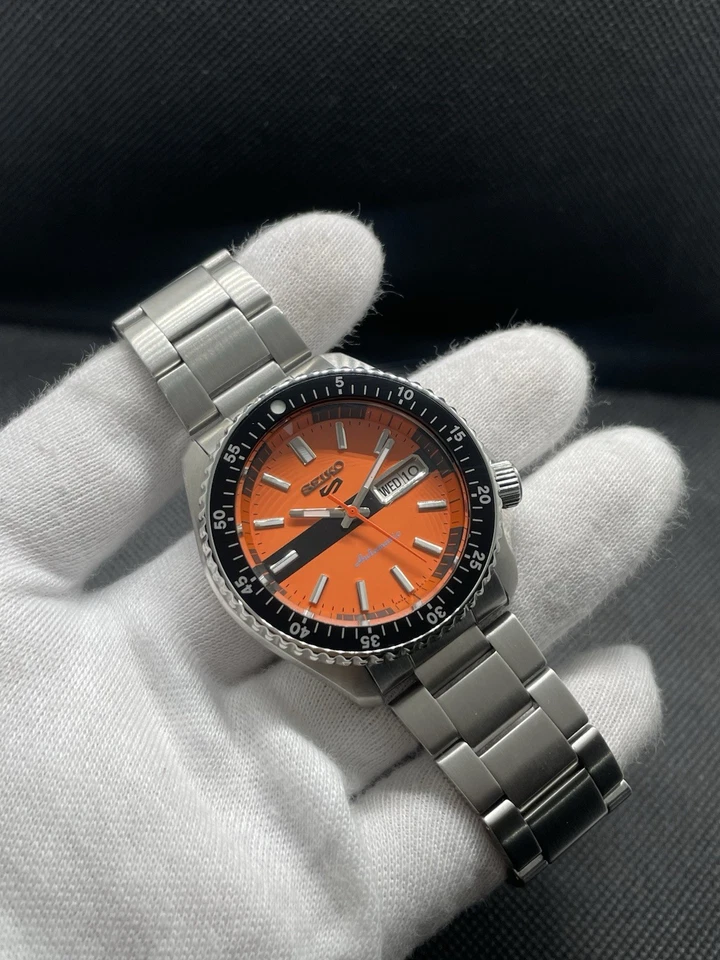 Reloj Seiko 5 Deportivo Automático ADICIÓN ESPECIAL Esfera Naranja SRPK11K1 NUEVO REACONDICIONADO Foto 3 de 4