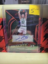 2019-20 Panini Chronicles - Airborne Signatures Daniel Theis #AB-DTH Red (AU)