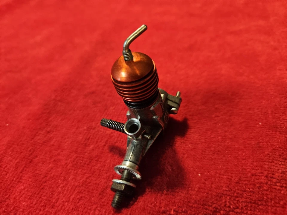 Motor de avión modelo diésel McCoy .049 Red Head Foto 4 de 4