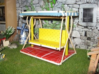 Hollywoodschaukel 50er für Puppenhaus Puppenstube