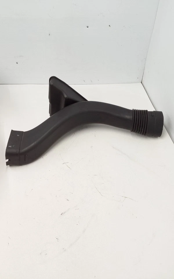 BMW Active Hybrid 7 2012 manguera de admisión de aire del lado del pasajero delantero derecho Foto 2 de 4