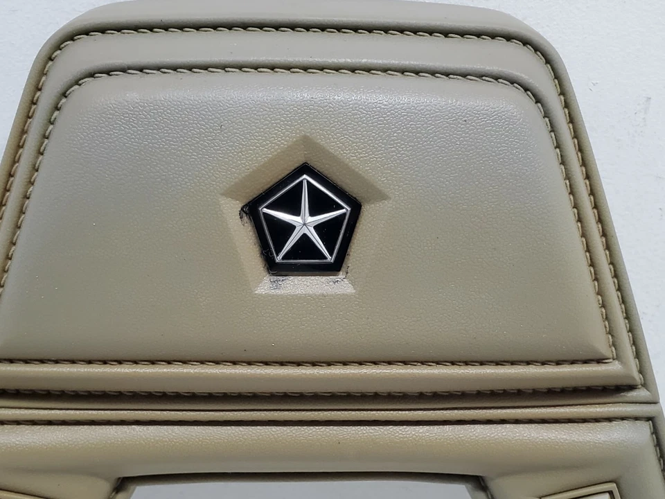 Dodge Pickup D150 D250 D350 1981-1993 almohadilla de bocina de volante bronceada OEM USADA  Foto 4 de 4