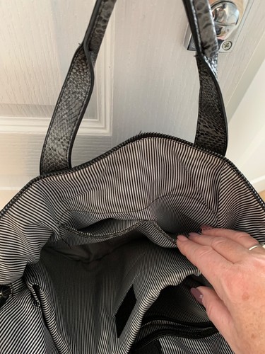 LOUENHIDE Black PU Shoulder Laptop Travel Bag, Grey Mock Croc Strap detail - Picture 8 of 8