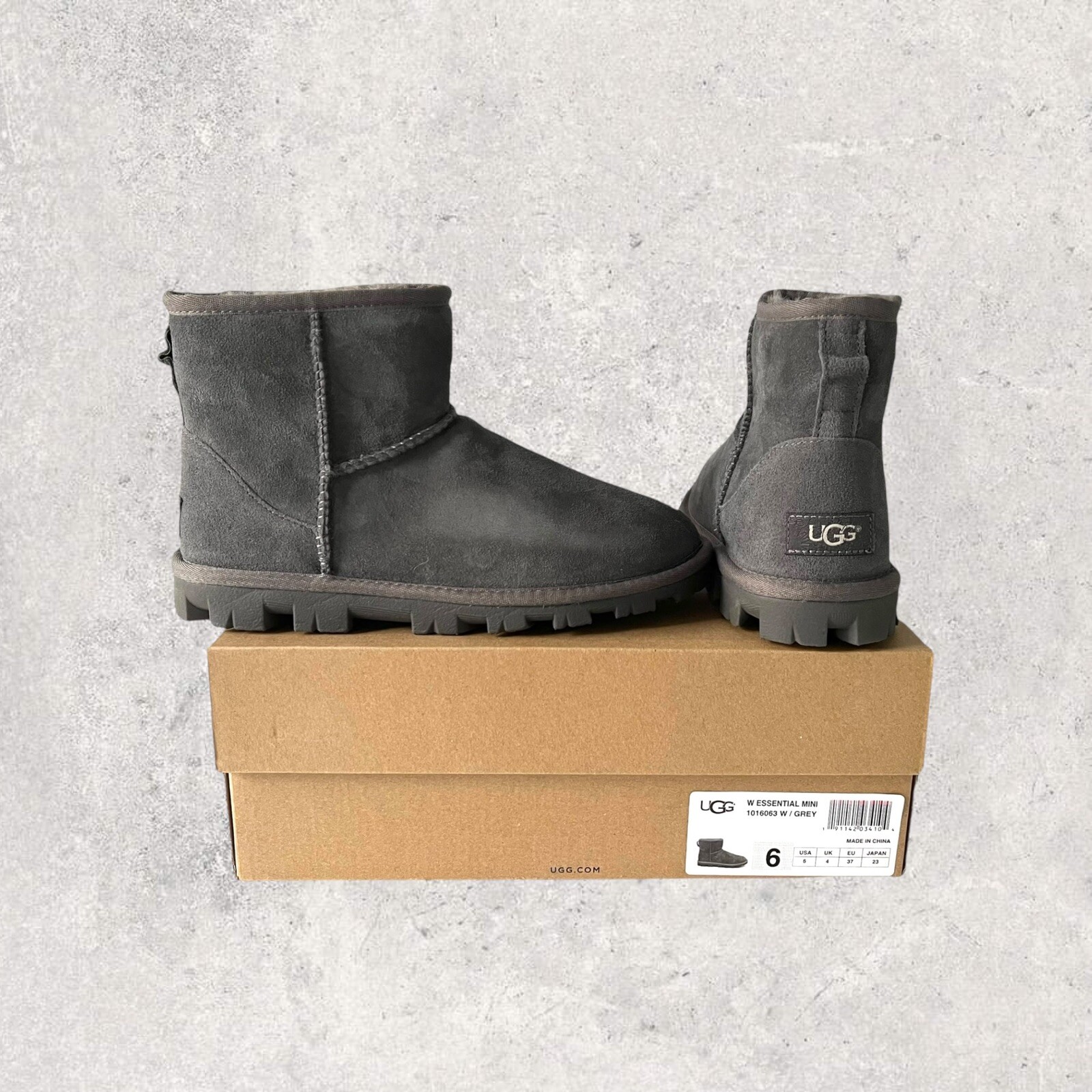 Ugg Boots scarpe stivaletti stivaletti Essential Mini grigio