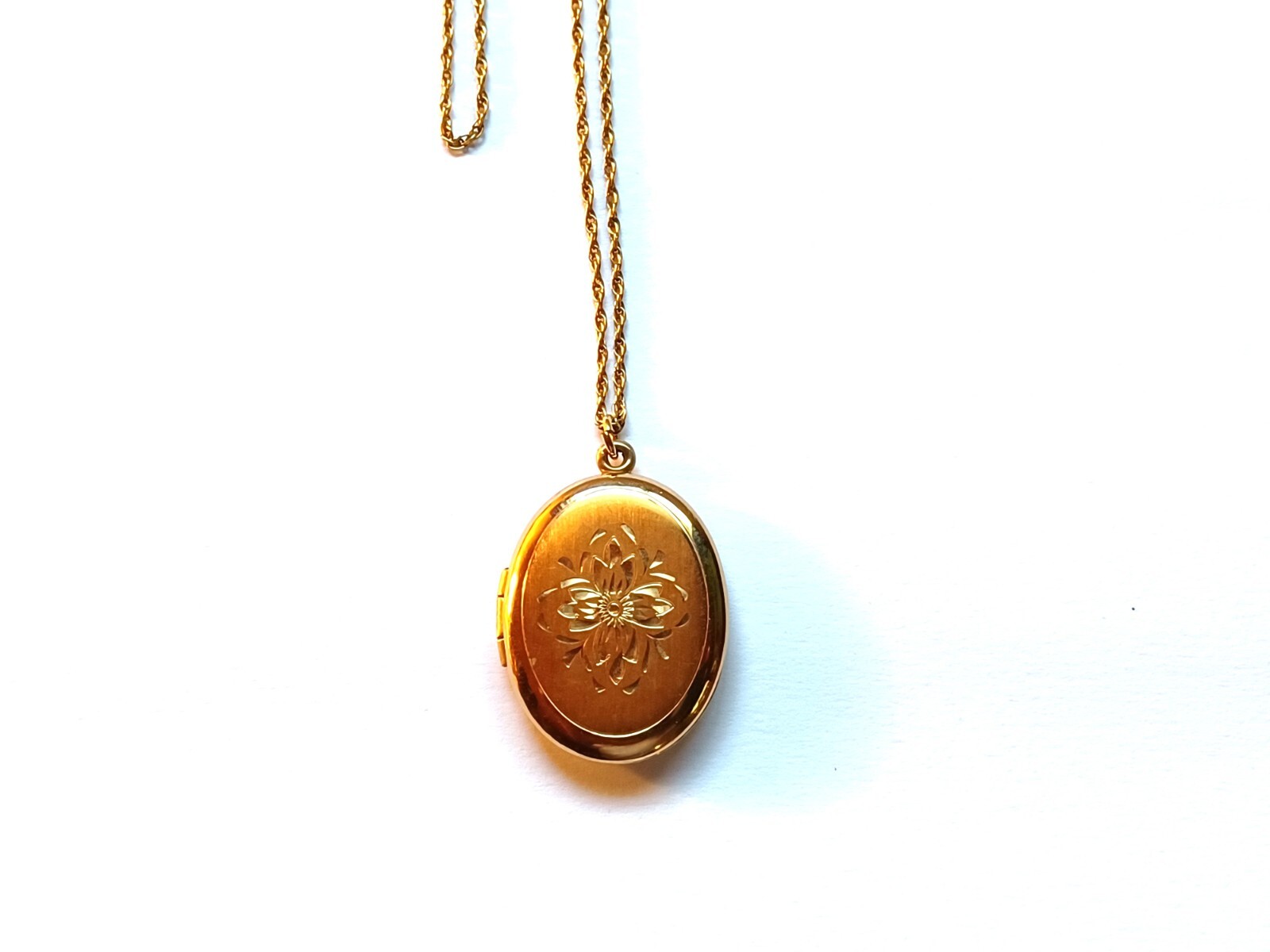 Vintage 12K Gold Filled large Oval Etched Cross Design Picture Locket