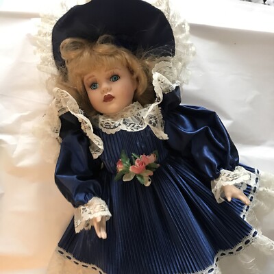 Puppe. Neu. Ohne Karton. Ohne Etikett. Selten. 15 Zoll groß. Blaues Kleid. Wunderschön.