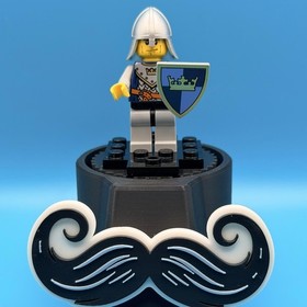 LEGO: Crown Knight w/Scale Mail (CAS339) - From Castle Set 7091 (2007) - RETIRED