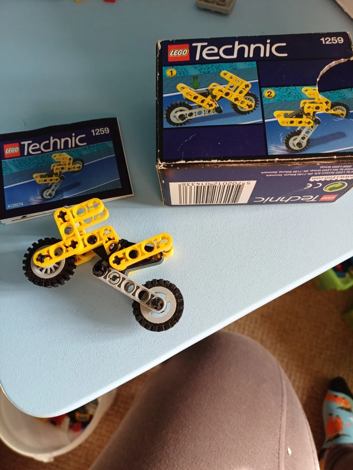 LEGO Technic Slizer Throwbots 12 Model Collection 1999-2000 + 28 Discs & Manuals, photo 1 of 3