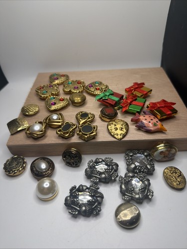 Lot Of Vintage 30 Plus Nony New York And More Button Covers