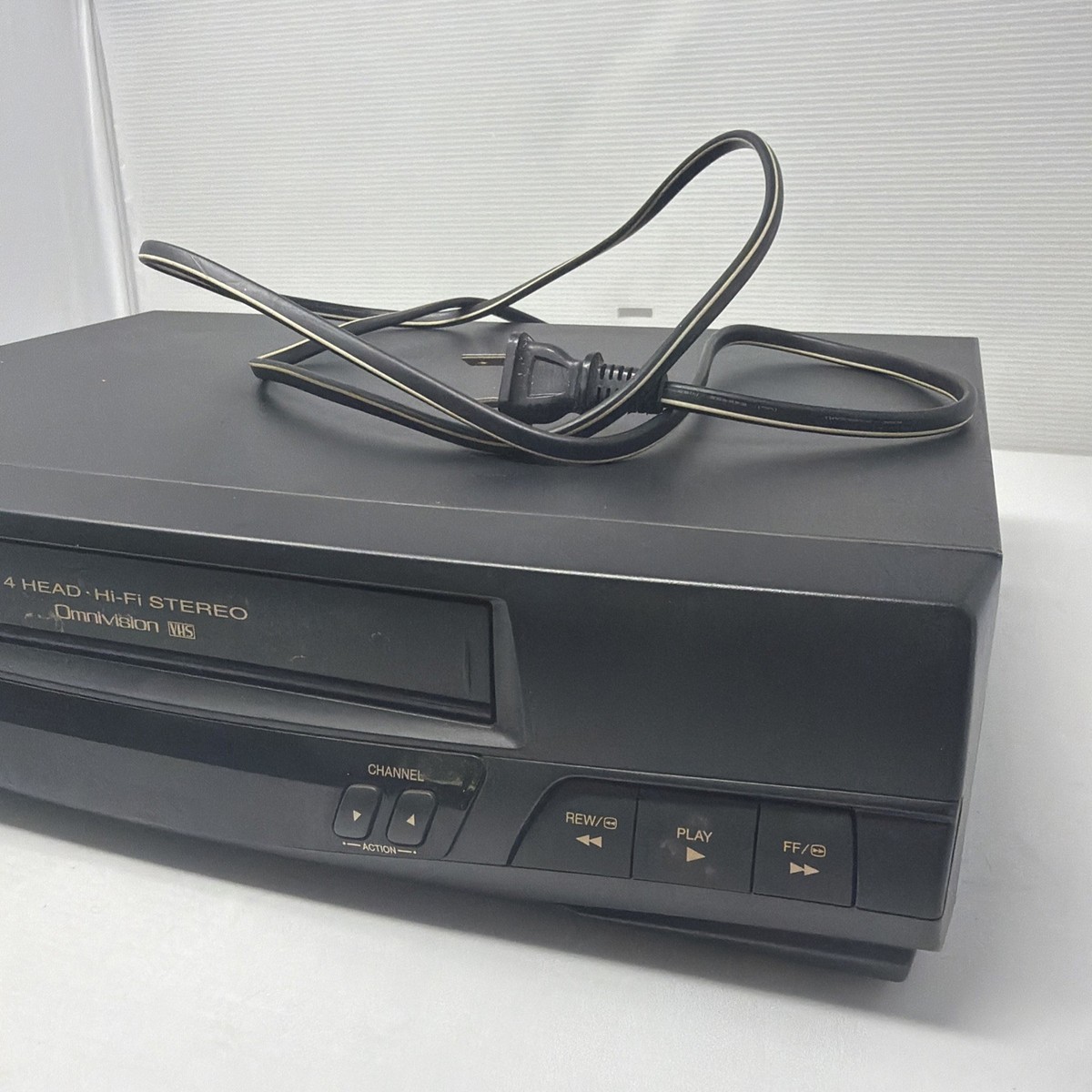 Quasar Vhq-450 VHS VCR Omnivision 4 Head Hi-fi Stereo Recorder