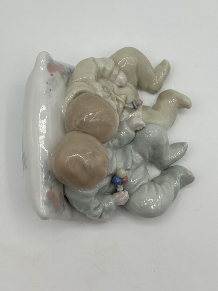 1990 Lladro Little Dreamers Figurine #5772 Sleeping Twin 1990 Lladro Little Dreamers Figurine #5772 Sleeping Twin