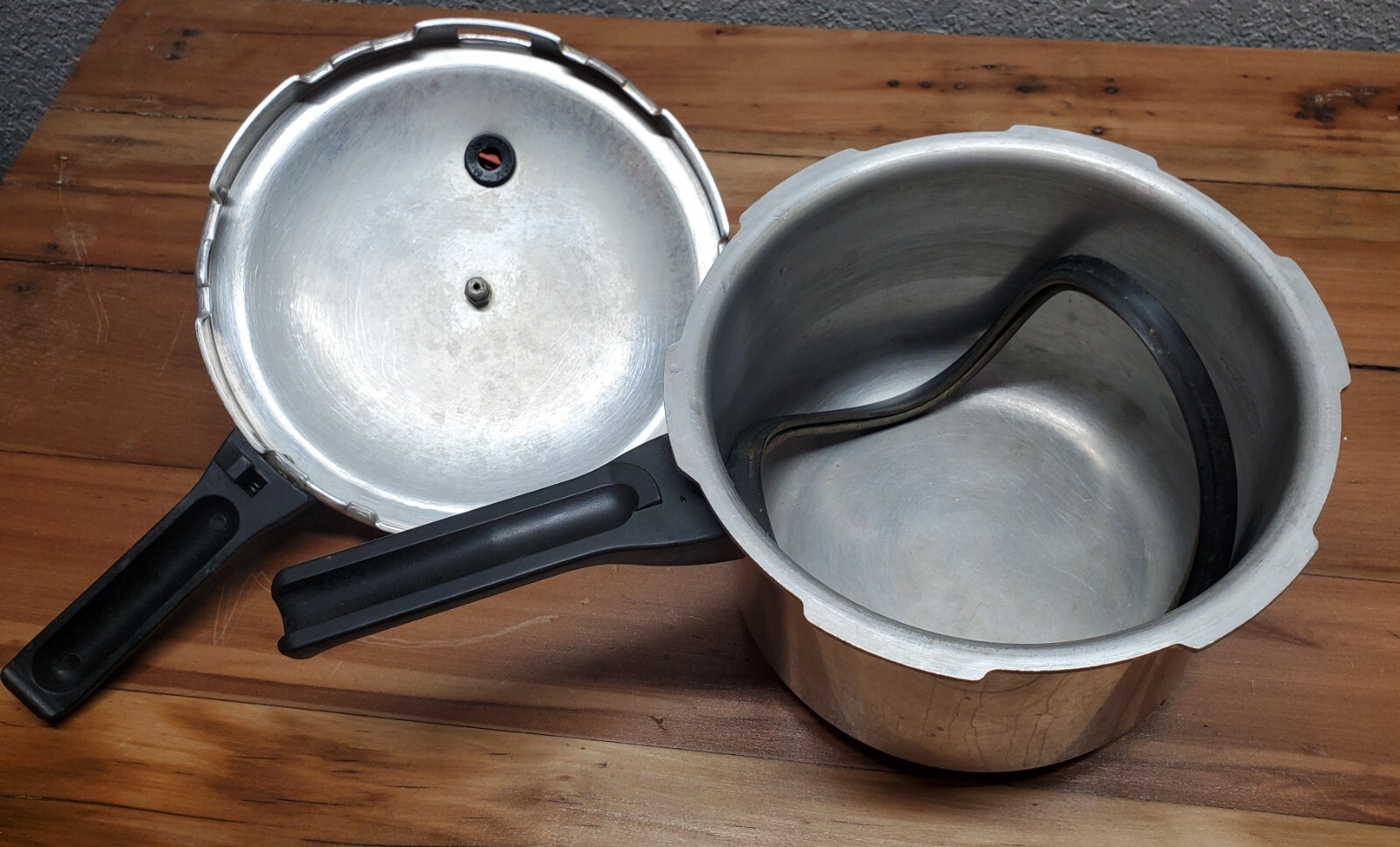 Vintage Mirro 4.2 qt Pressure Cooker