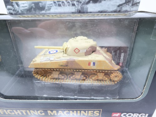 USED Corgi CS90079 , Fighting Machines M4 Sherman Tank 7th Armoured Division - Picture 2 of 4
