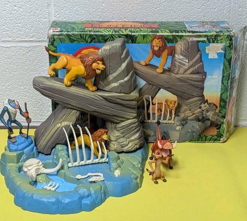 VTG Disney Mattel Lion King Pride Rock Playset 1994 & Figures Timone Pumba Simba