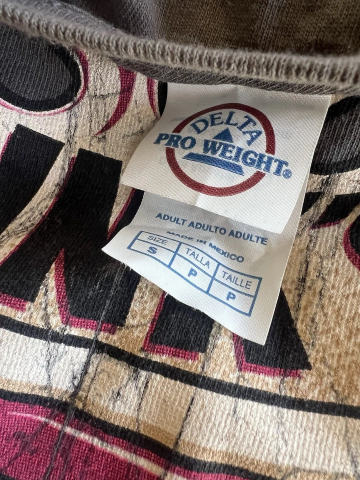 Camiseta Pink's Famous Hot Dogs La Hollywood California Desde 1939 Talla Pequeña Foto 4 de 4